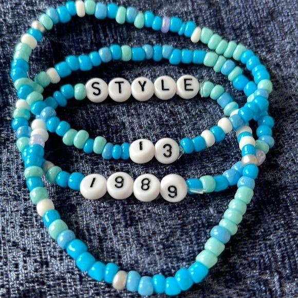 Pack of 13 Friendship Bracelets for Trading—10/13 Eras Movie Premiere Special - Picture 3 of 13